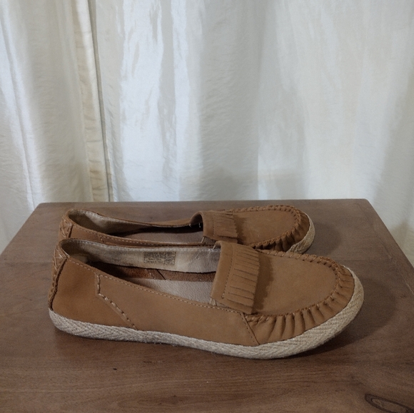 UGG slip ons - Picture 2 of 5